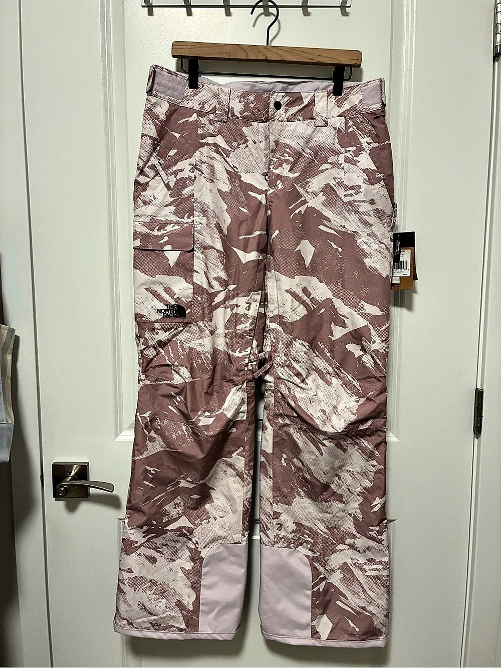 The North Face Women's Freedom Insulated Pant Camo Ski Pants Pink & White Large